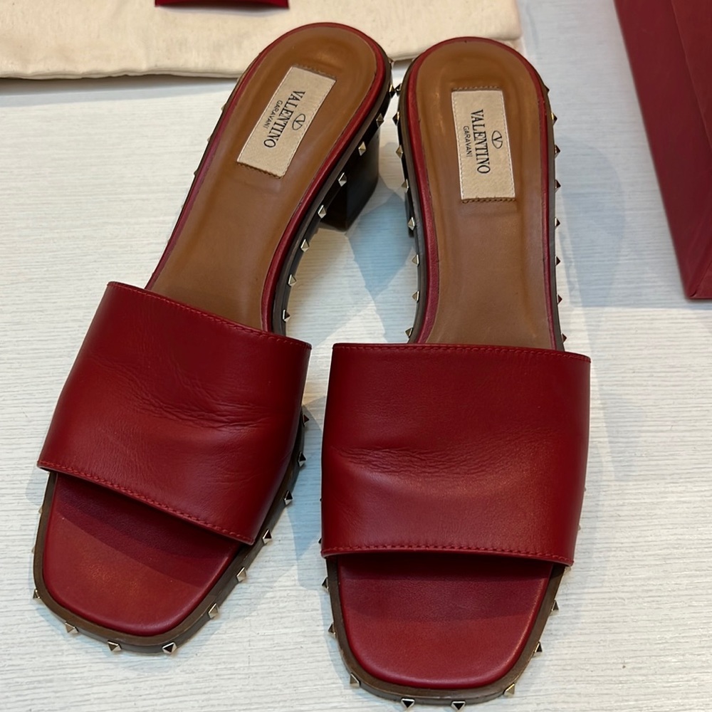 Valentino Garavani red rock stud slip on sandal - Picture 4 of 10